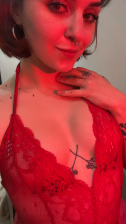 jennisunshine:tits teasing by the red light