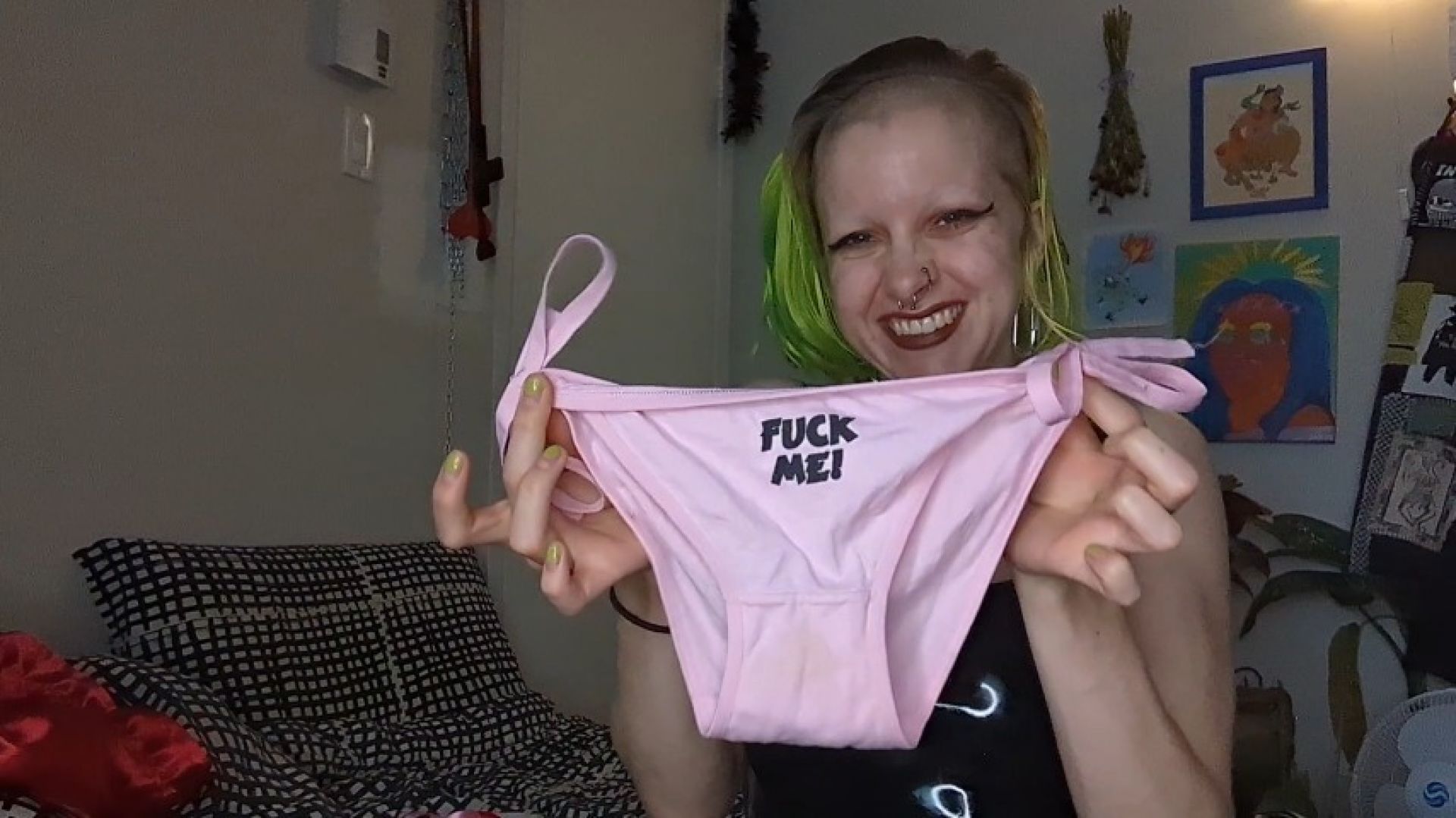 Spacegxrlprincess:You're my pretty doll