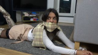 [1.81 GB] - Latina in Handcuffs Escape Challenge - Latina Bondage