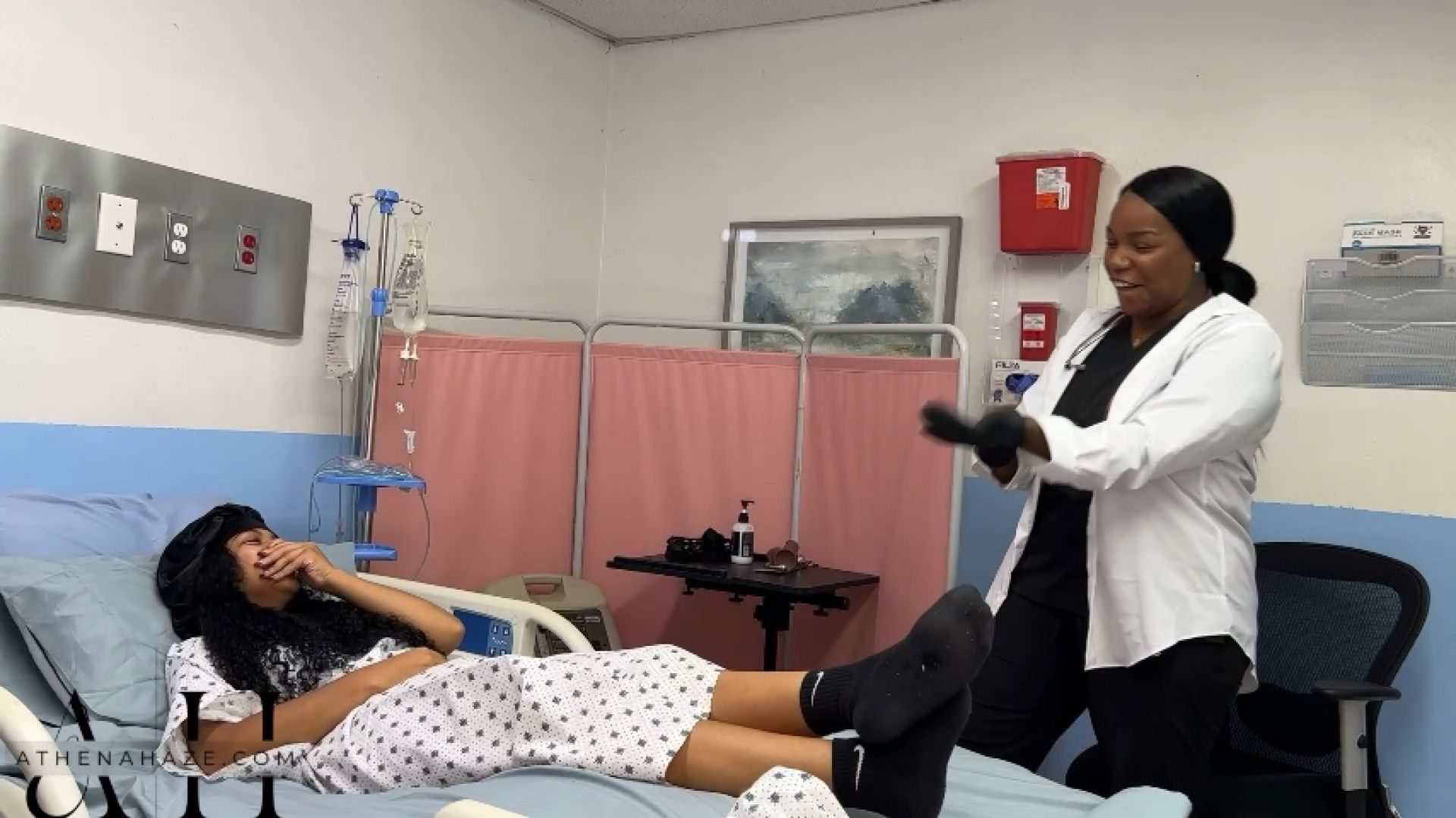 Theamazonathena:Patient gets fucked by Dr.Athena Haze