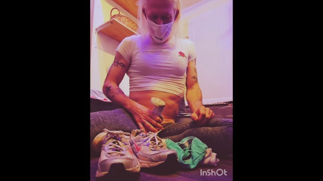 Cholefields:Socks fetish