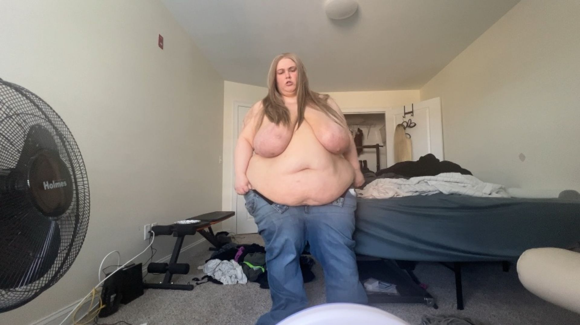 Brittneylovebliss:SSBBW Fat Pig Tries On Size 30 Jeans