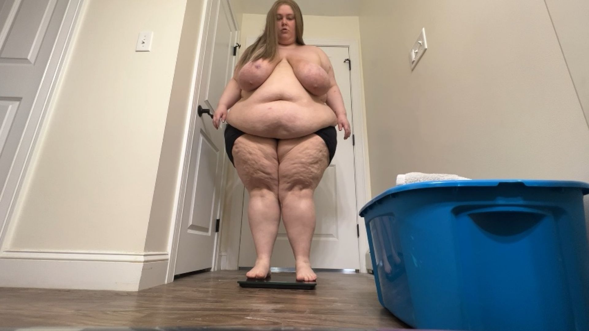 Brittneylovebliss:SSBBW Bloated Belly Weight Check