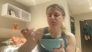 [114.10 MB] - Elsa Eats Breakfast-Smoothie Bowl - elsagray