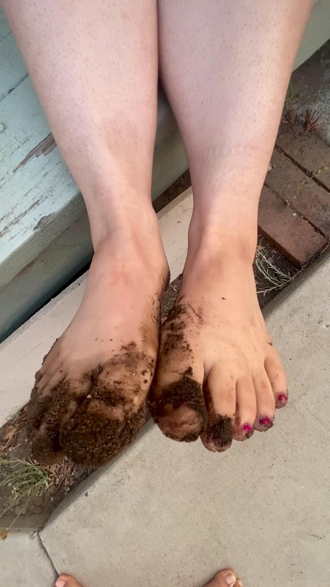 Teegrabloom:Come wash my dirty little feet with me
