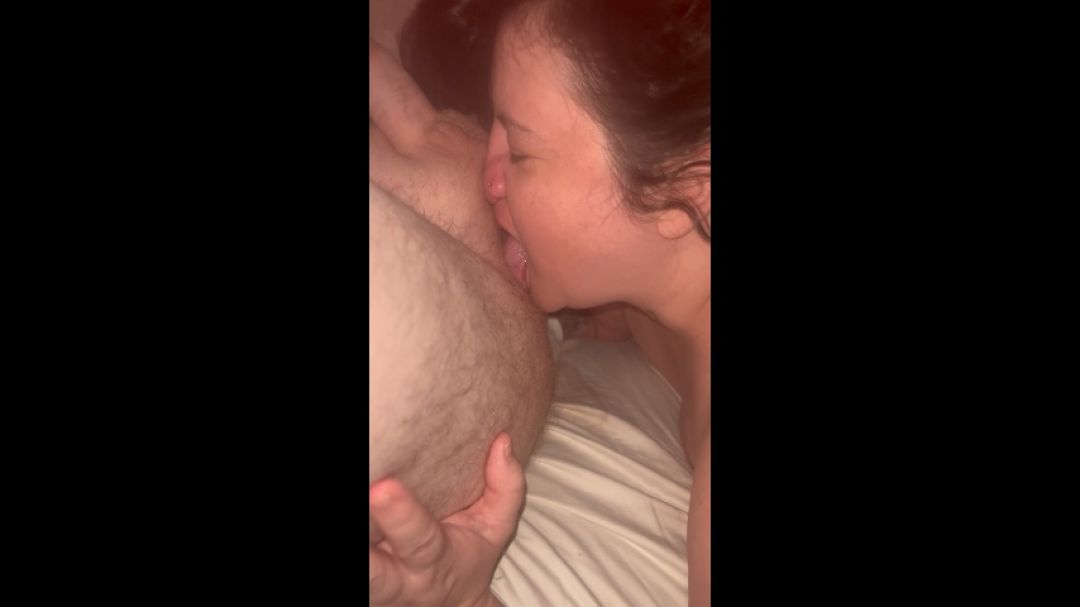 Xx_bedtimestories_x:Cougar rimming blowjob