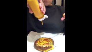 dearwarrior - FREE Watch me eat a burger - ManyVids