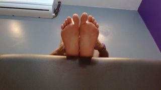 [473.46 MB] - Giantess feet tease - FetishAdventuresX