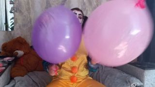 [328.35 MB] - clowngirl play with punchballoons and pop - QueenOfBalloons