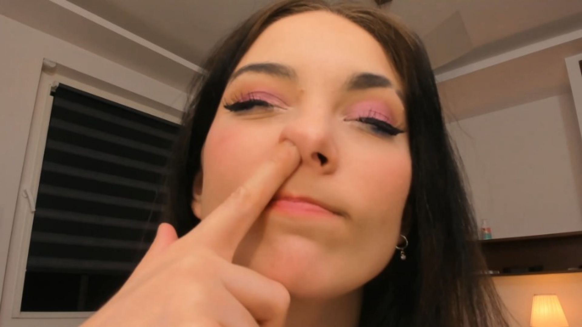 Karolina_Mustela:little teen girl sticks her finger up her nose