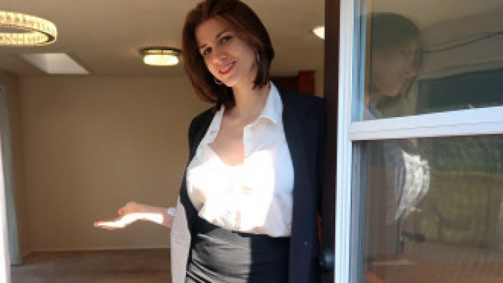 ScarlettJane92:Realtor Fucks her Client