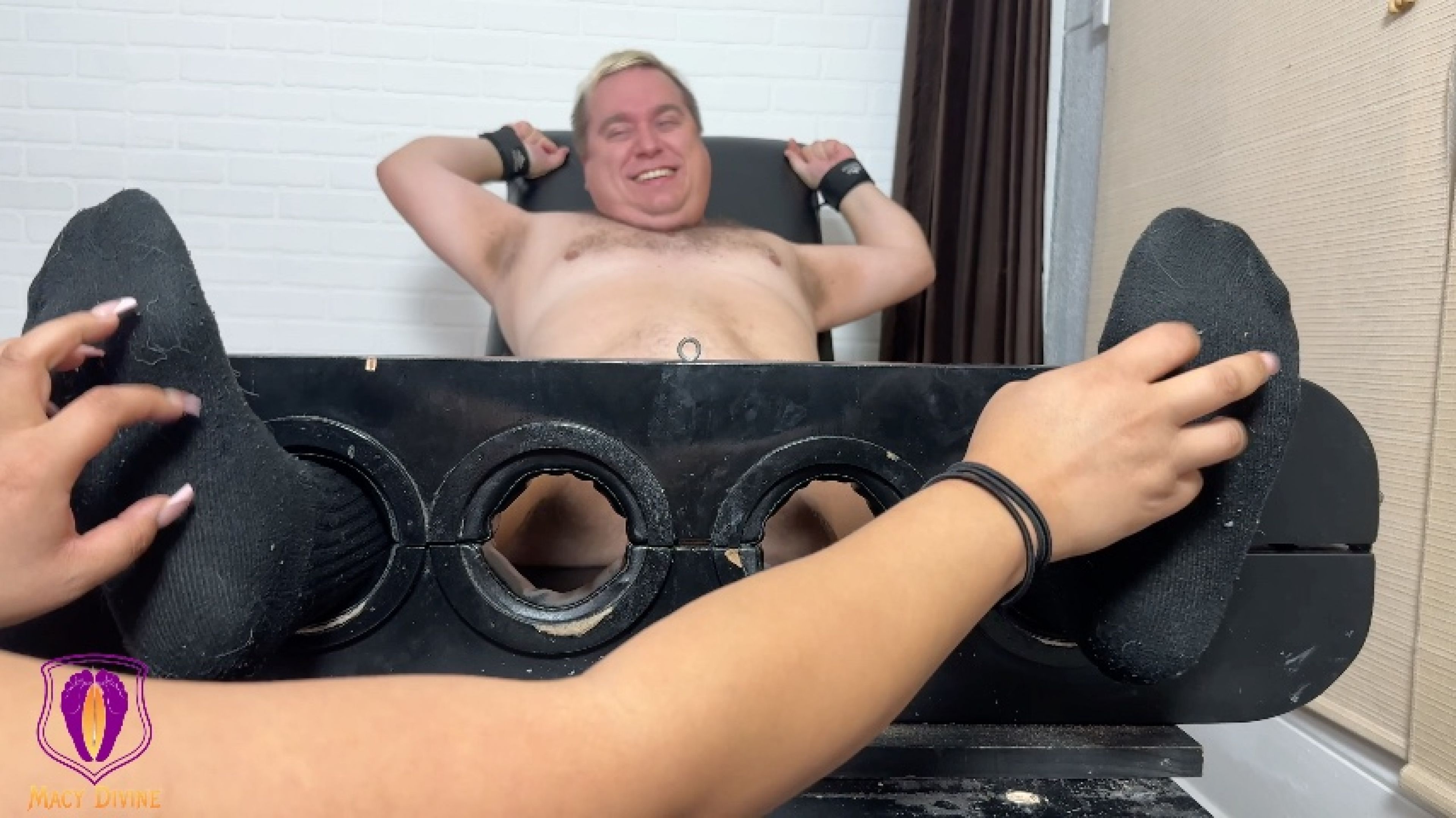 macydivine:MACY DIVINE TICKLES MATT IN STOCKS