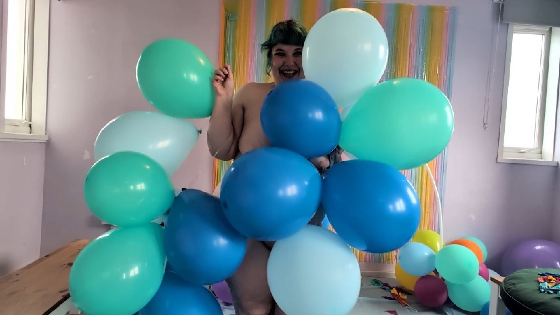 UKChubbyBunny:Silly balloon boa pops