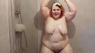 [531.41 MB] - BBW pours porridge overself, messy fun - UKChubbyBunny