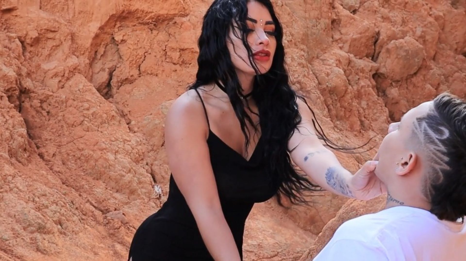 Alejandra Palacios:Desert goddess seduces explorer