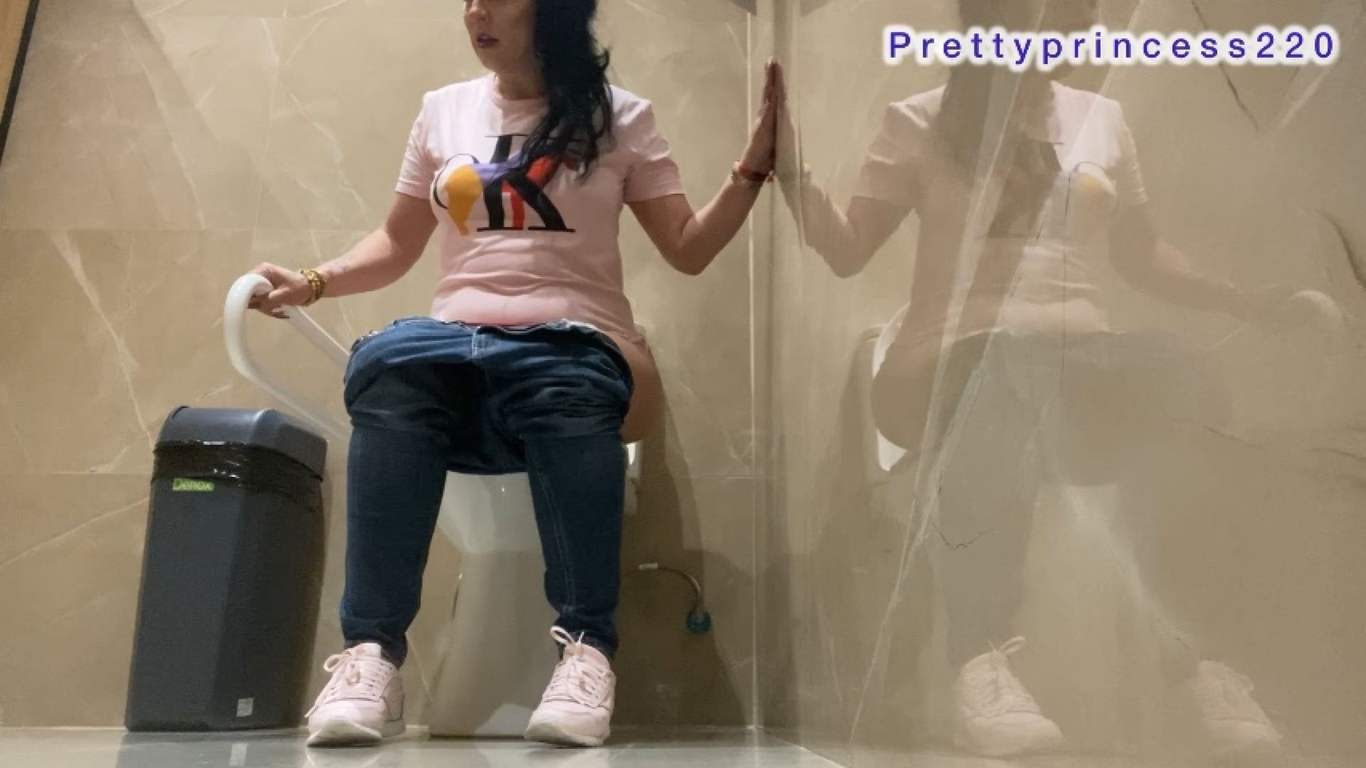 prettyprincess220:destroy the public toilet