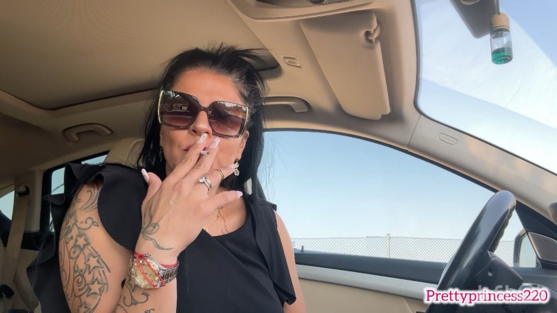 prettyprincess220:Smoking in my car