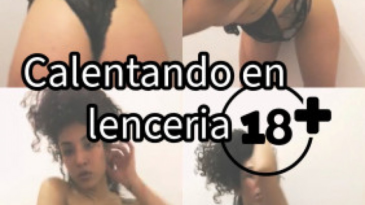 Agatha Medussa:Calentando en lenceria +18