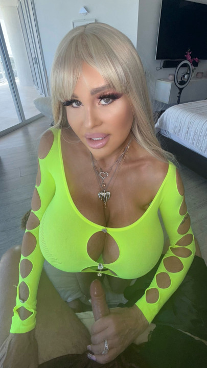 SilaStar:Fuck this juicy pussy