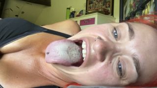 LolaRae29 - Disgusting morning breath yawning white tongue - ManyVids