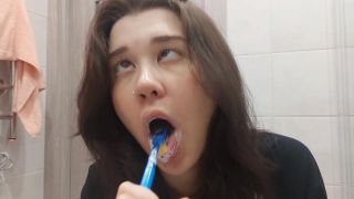 [104.93 MB] - Cleaning my teeth with an ahegao face - Kayleigh_Kirin