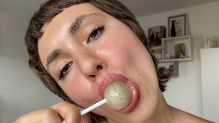 moongirlnina:Blowjob for chupa-chups