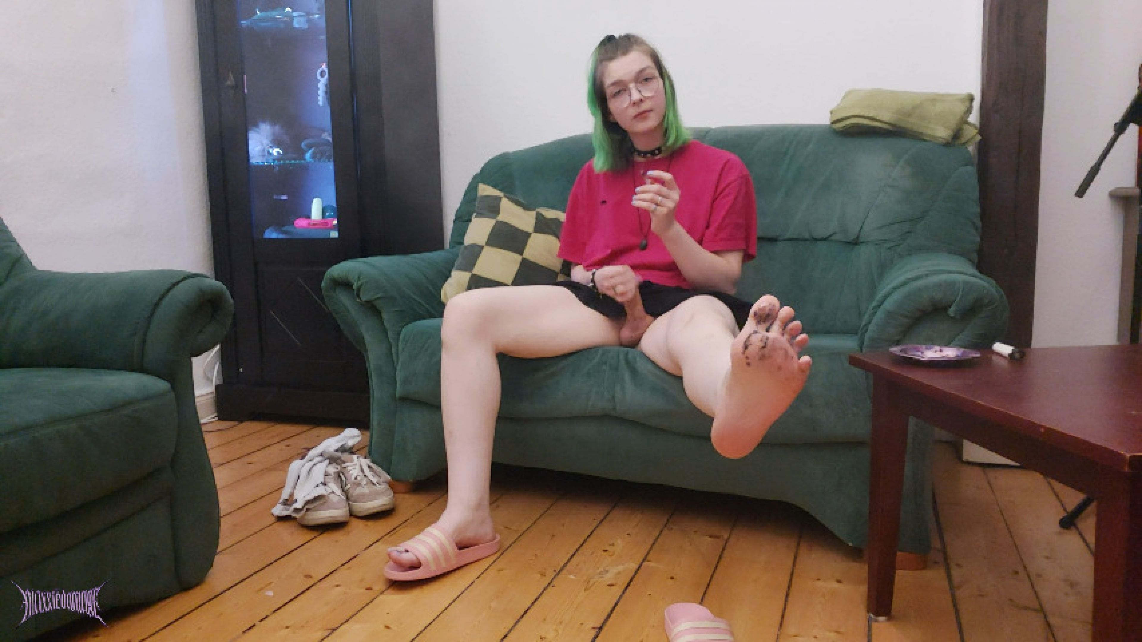 Maxxie Damage:Taking the Edge off. Foot worship + Ashtray