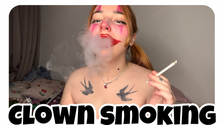 cutielanalova:CLOWN GIRL SMOKING