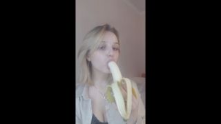 [59.90 MB] - Yummy banana eating - Anna_Lewis