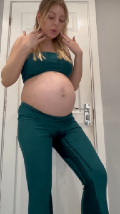 BurstingMeg:My first pregnant wetting