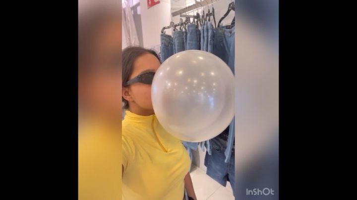 FETISHGEA:public bubbles video in a department store