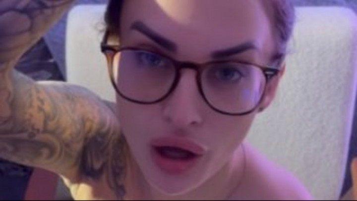 Lovefromhel:Secretary on Her Knees: Part 2
