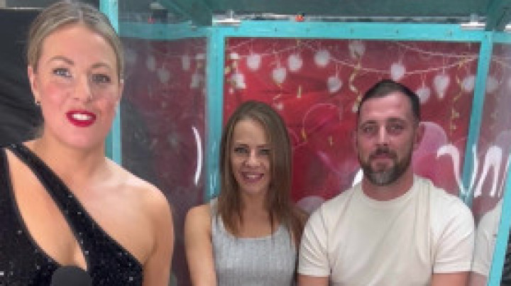 Emojizzman:MR AND MRS PIE FACE GUNGE TANK GAME SHOW