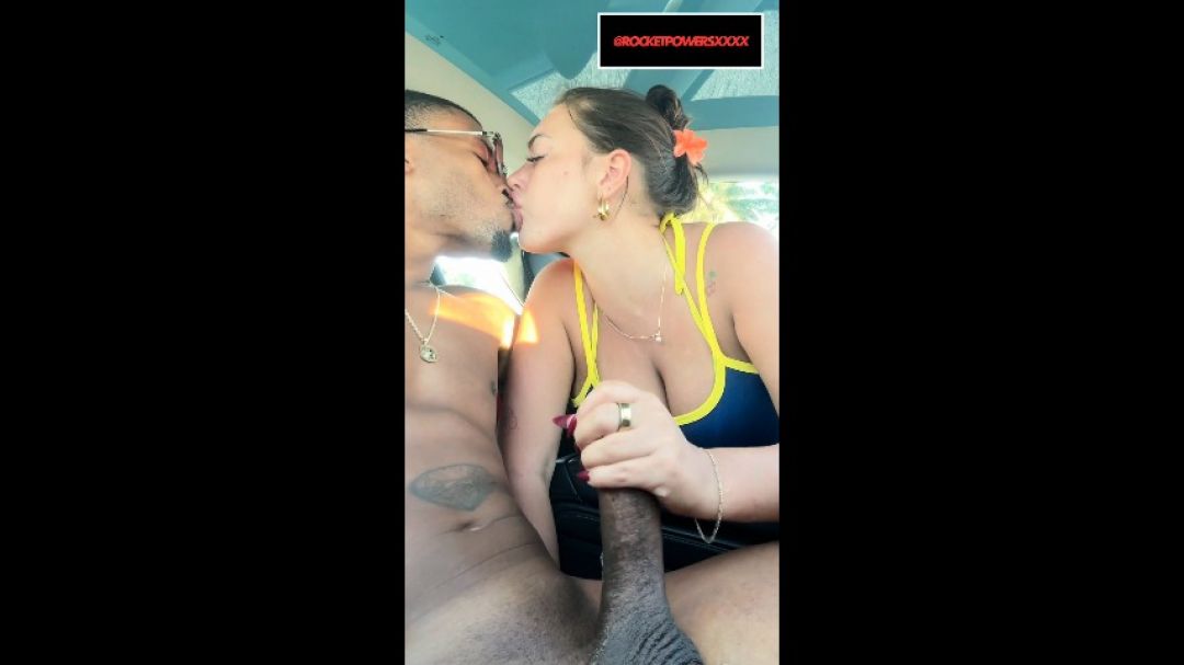 RocketPowersXXX:Hot Pawg Big Booty Alanna Pow gets Pounded in the Car