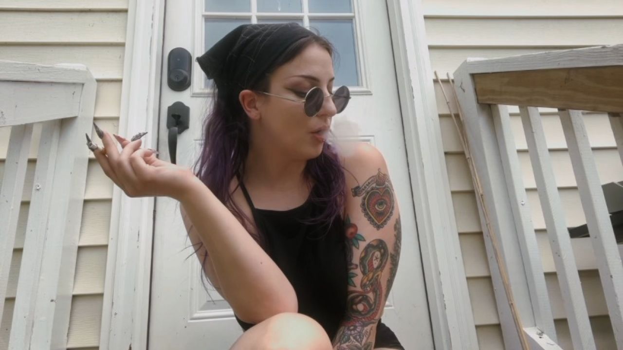 succuchaos:hot neighbor finds out about your little dick