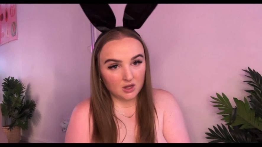 tayrosex:Chubby bunny rides dildo until she squirts everywhere