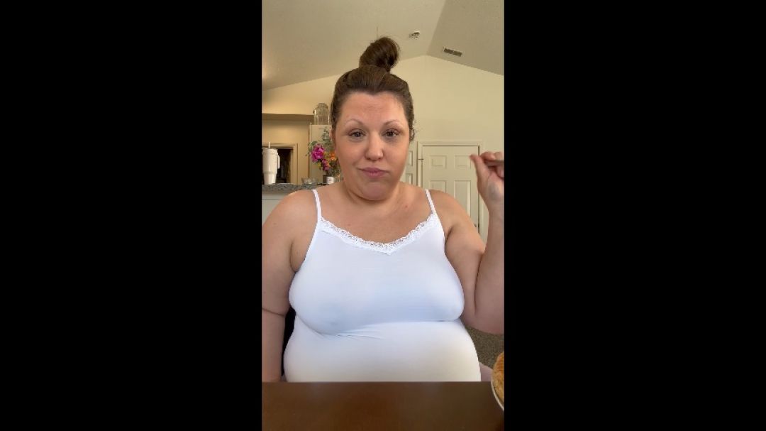 Mamakatxo:Eating a whole pie after lunch custom