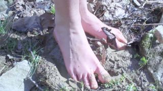 [152.76 MB] - Feet squishing in mud and water - Ash and Cinder
