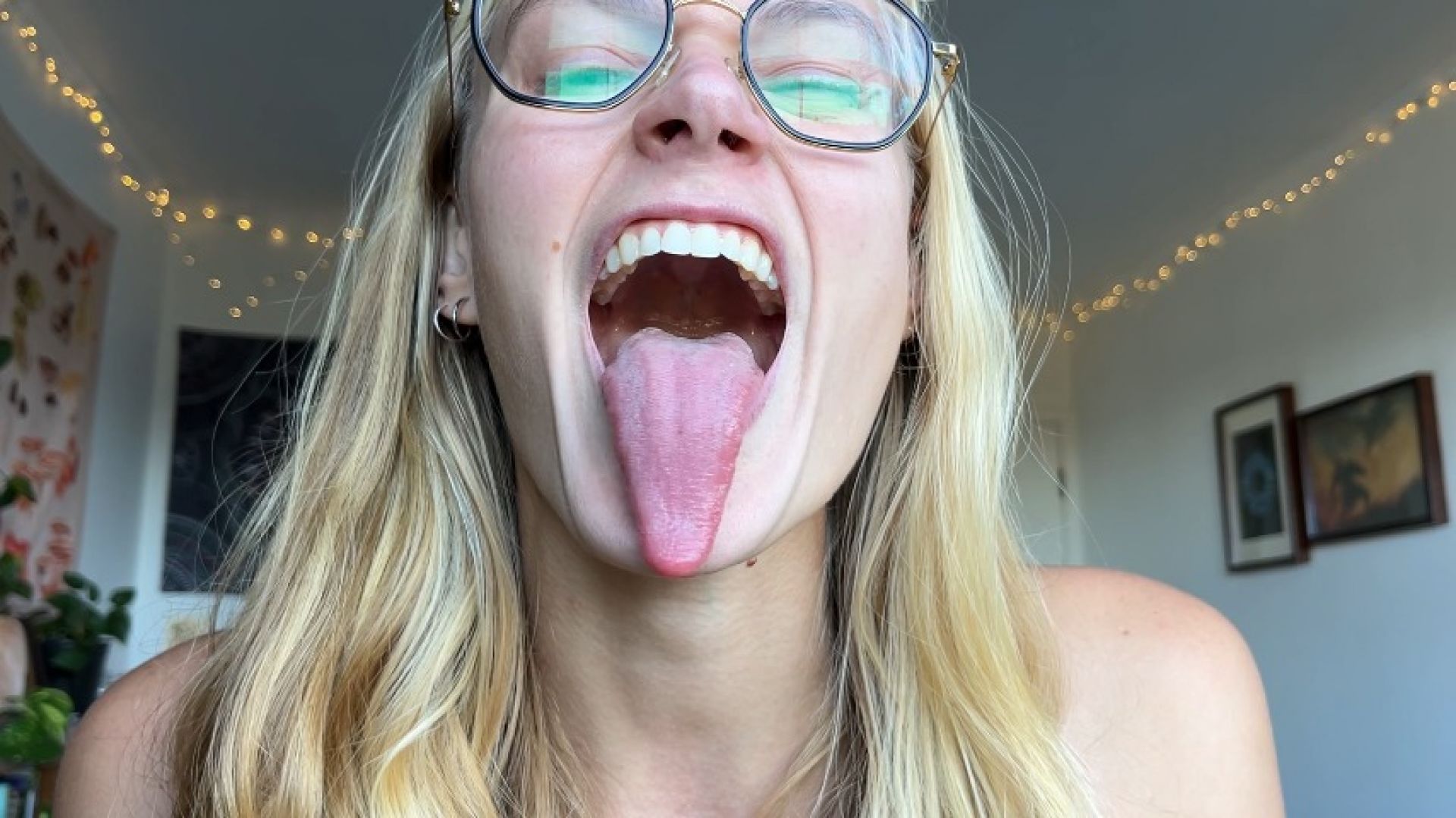 timeforjasper:Tongue fetish with the popular person at school