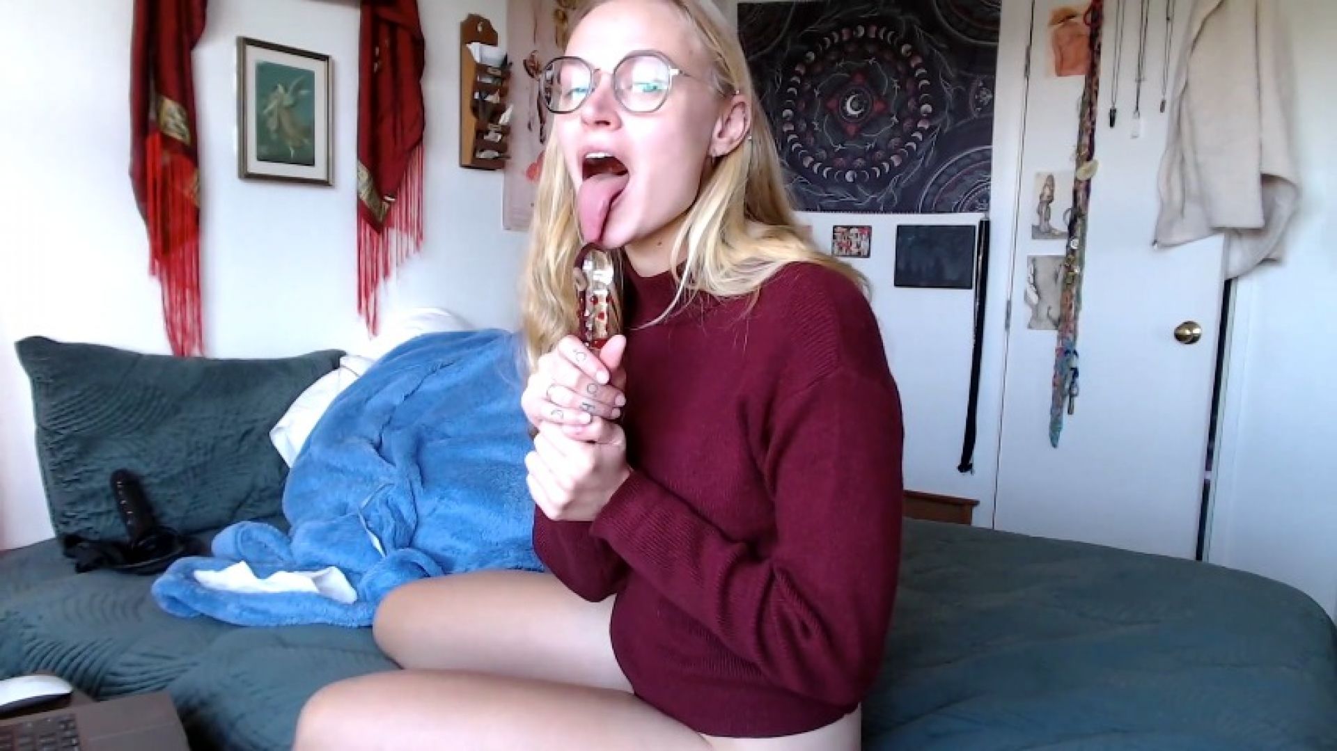 timeforjasper:Glass dildo BJ, precum licking fantasy