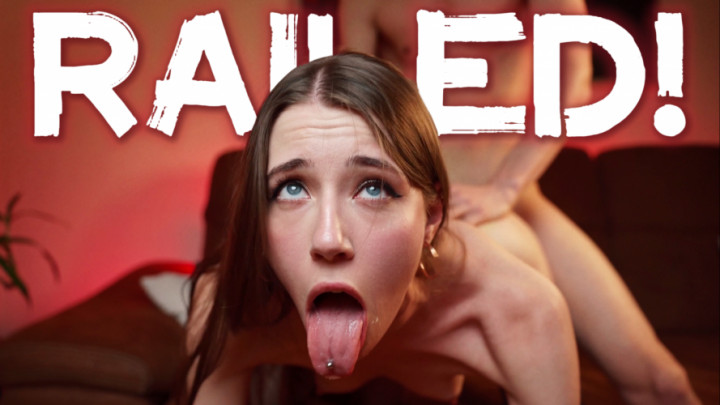 Yetuk lezbiyenlar bir-birining tukli eshaklarini yalaydi