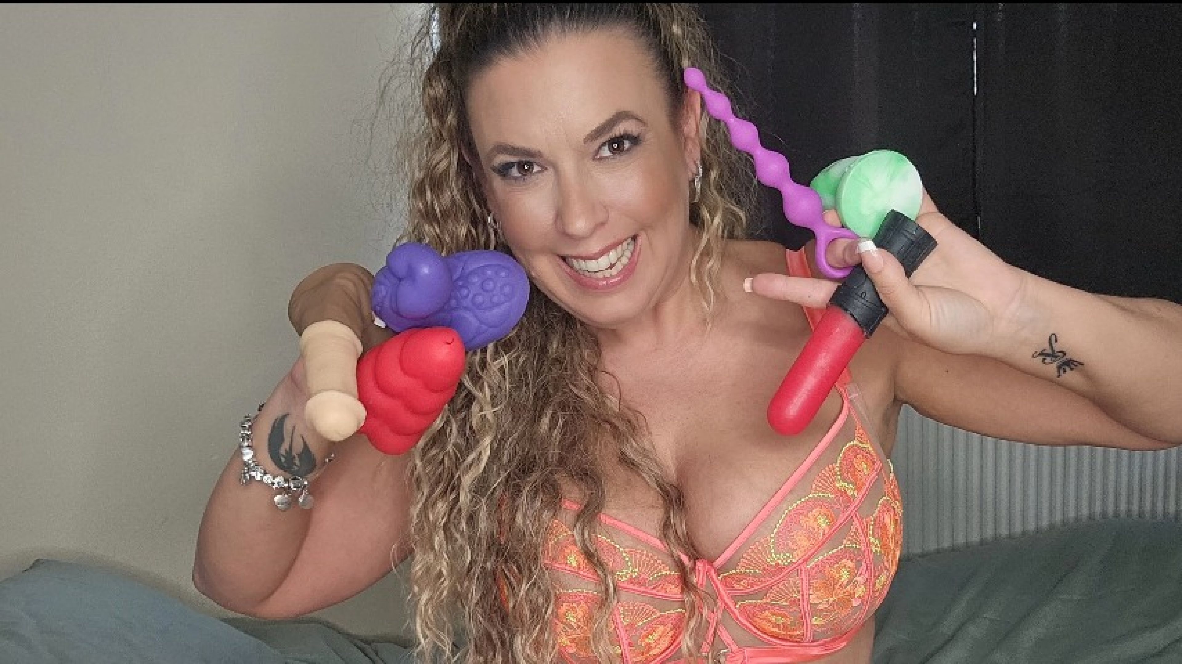 MaisieLewis:Maisie Lewis Anal toy review