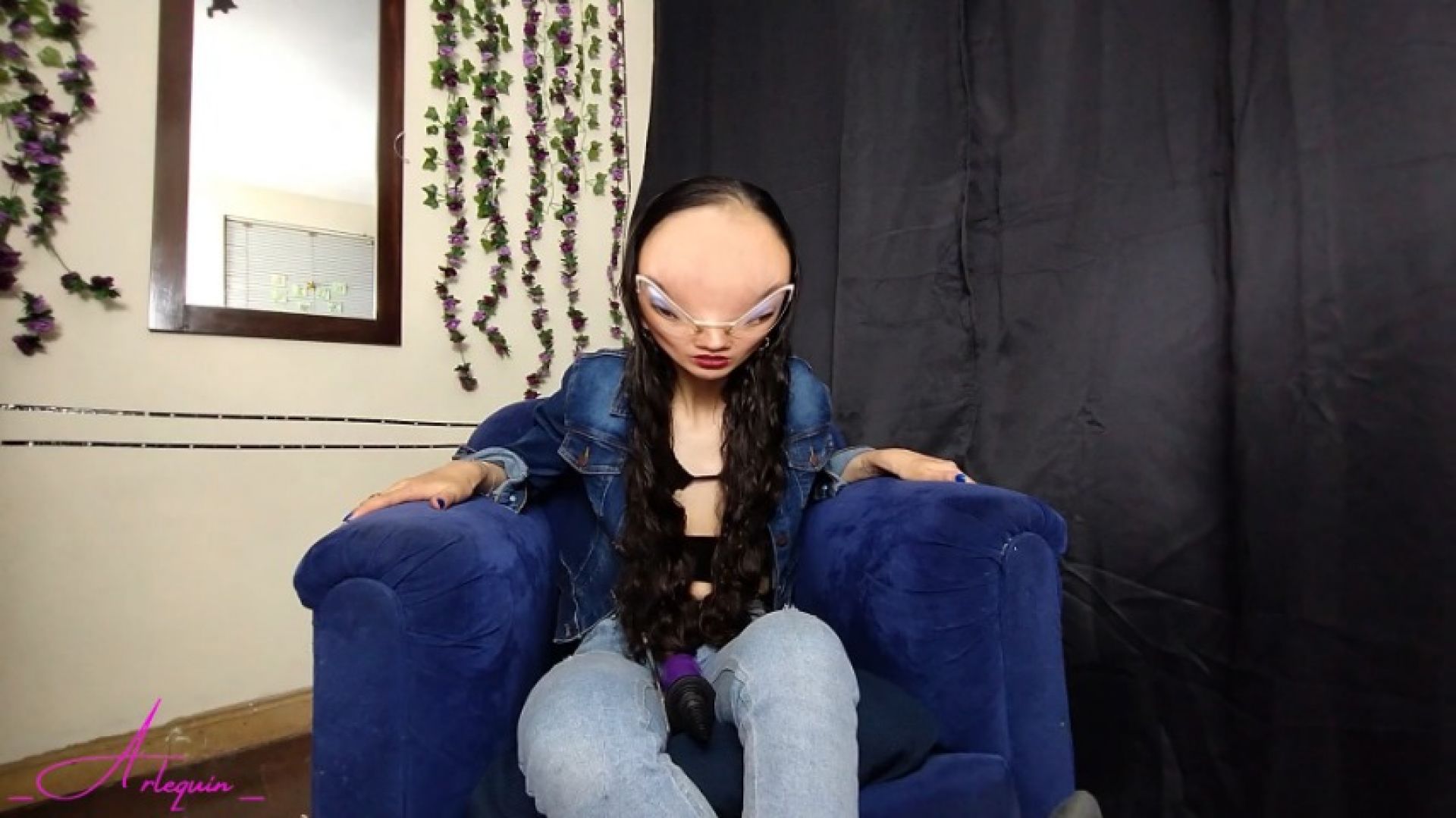 _Arlequin_:Mysterious soda makes my head giant & swollen like an alien