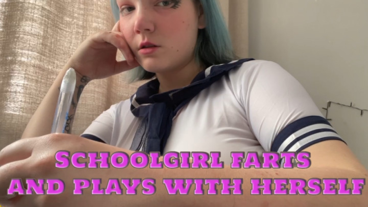 leaked Schoolgirl farts and plays with herself thumbnail
