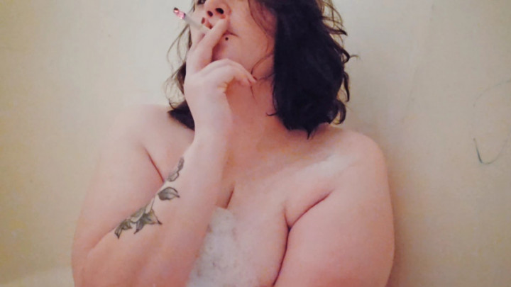 BombshellxoBelle:Bubbles &amp;amp; Cigarettes