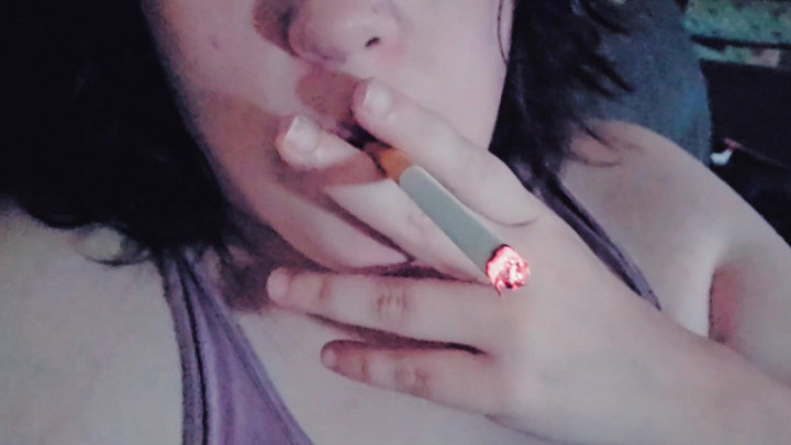 BombshellxoBelle:Smoking Vid