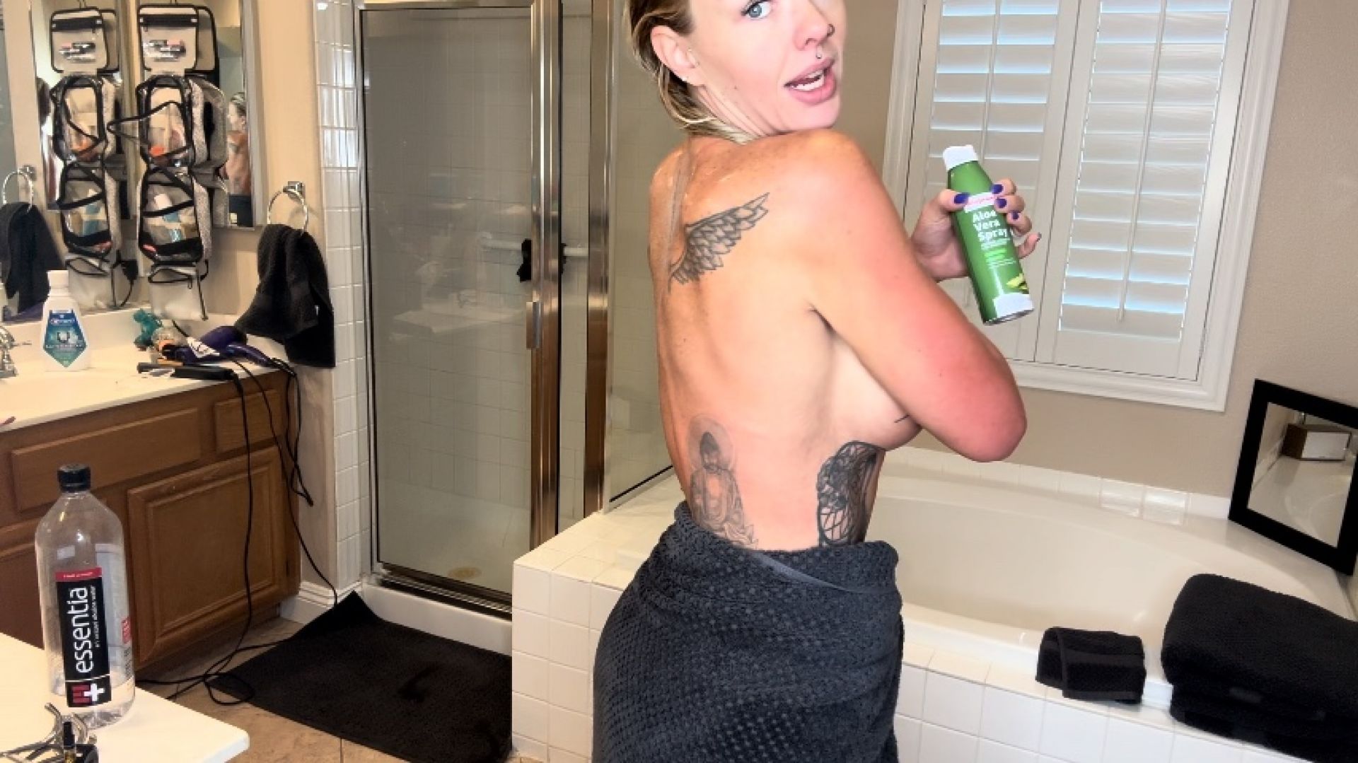Deliahgrace:Helping Stepmom Apply Aloe Deliah Grace