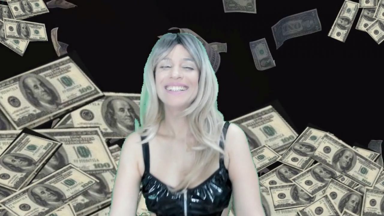 Sarah_SilverX:Pay for my 5 stars luxury vacation, paypig