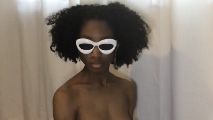 SunflowerLuciie:Black Girl Naked Yoga- 18 years old