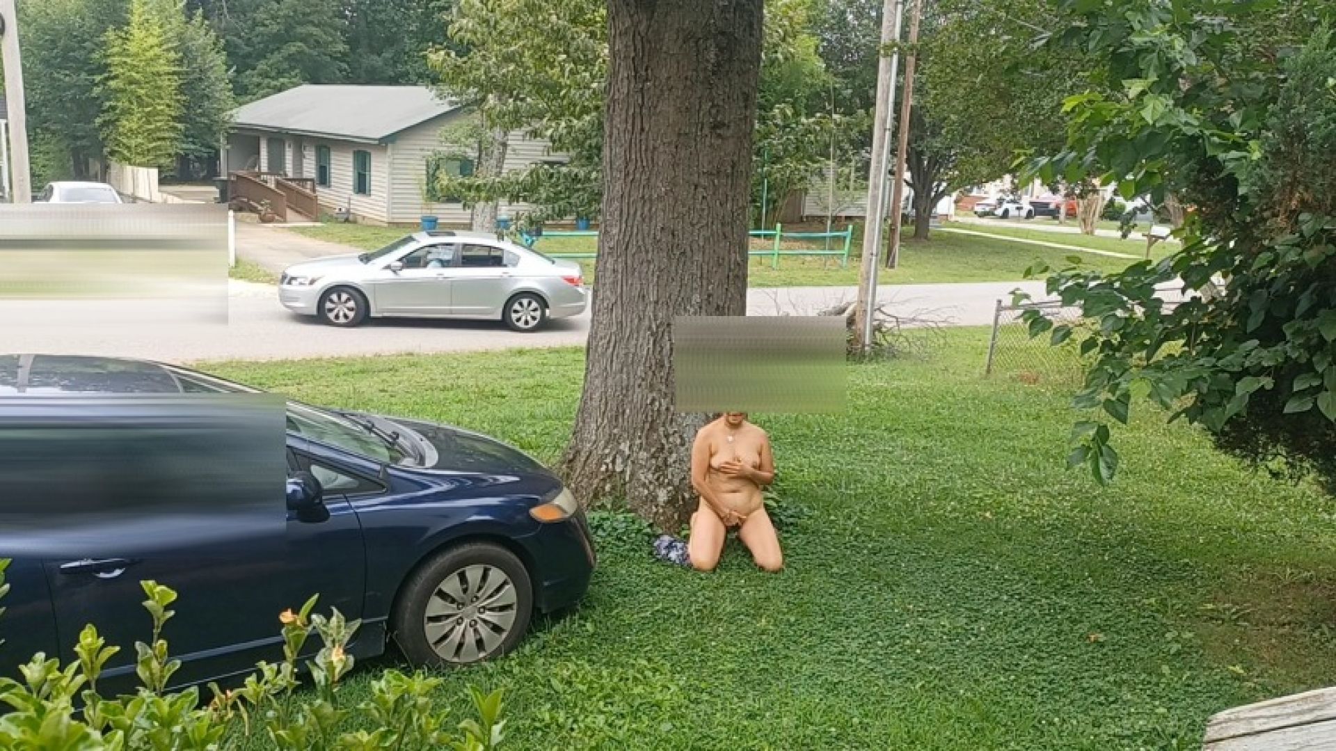 Monalove - Masturbating in front yard near the street